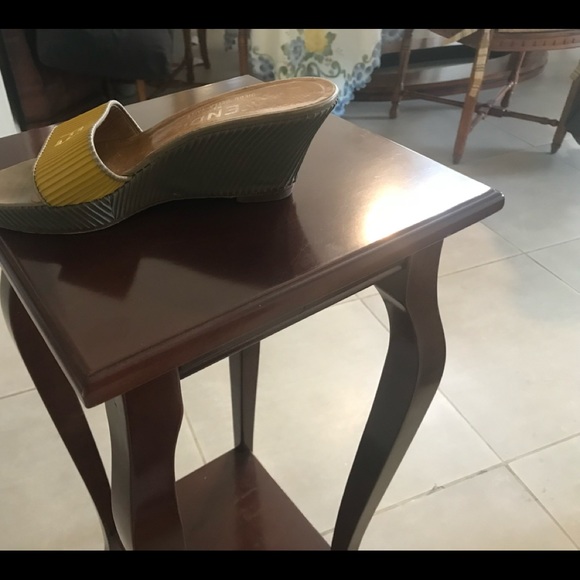 👡𝗛𝗢𝗦𝗧 𝗣𝗜𝗖𝗞👡RARE VINTAGE FENDI SANDALS - Picture 6 of 8